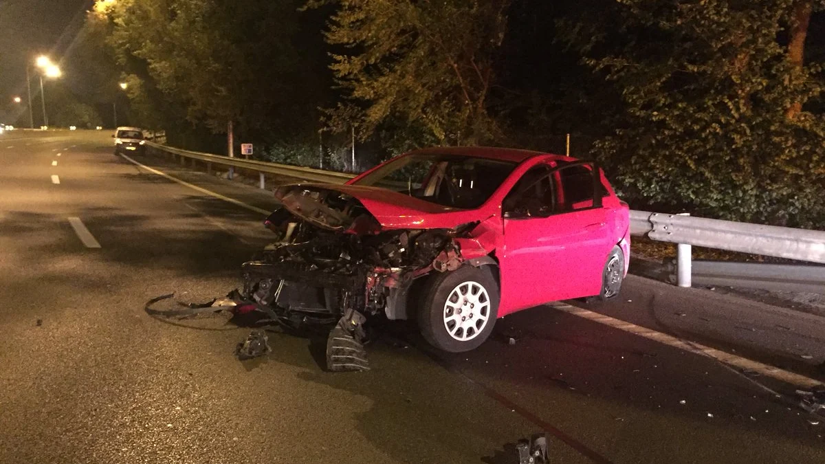 Uno de los coches implicados en el accidente