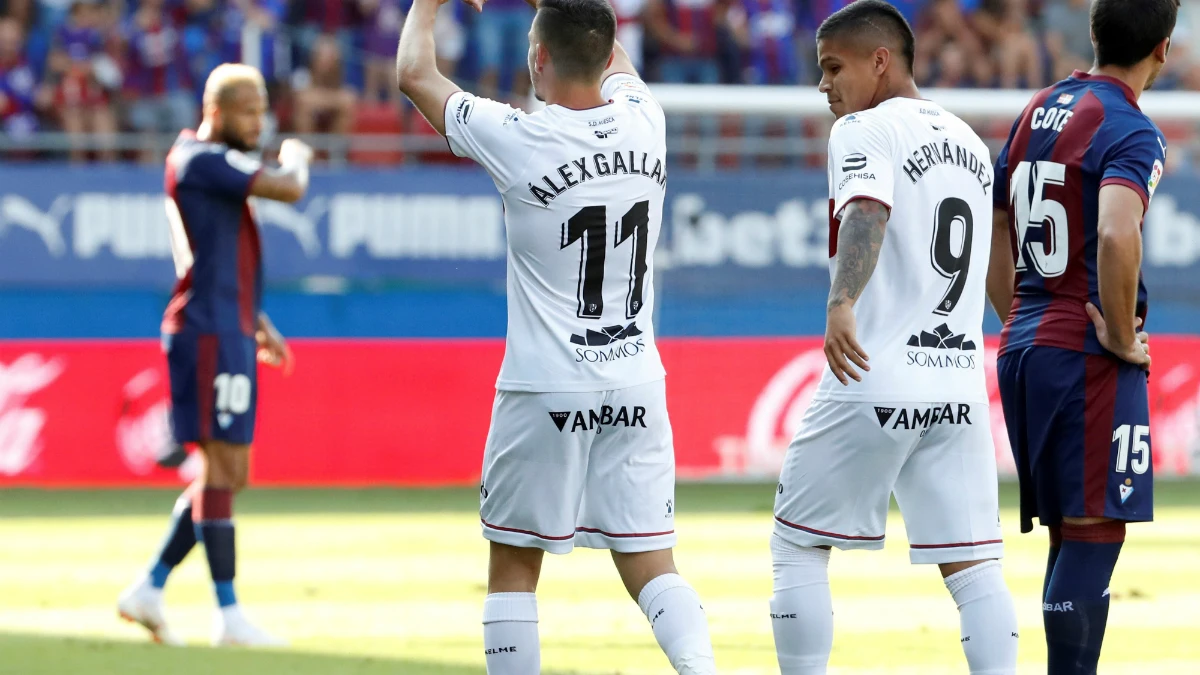 Alex Gallar celebra un gol de Huesca