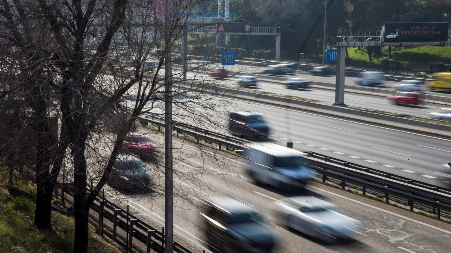 La autovía madrieña M-30 Vista de una de las vías de acceso a la M-30 de Madrid.