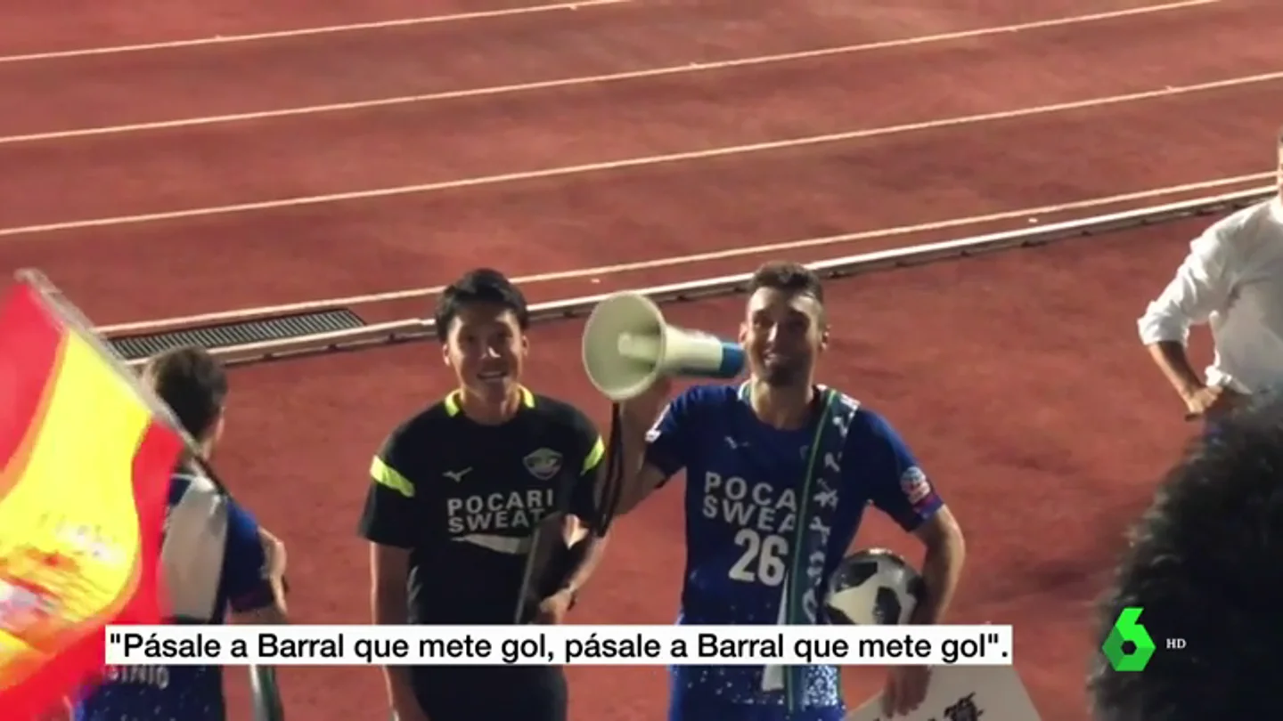 La afición del Tokushima japonés enloquece con los cuatro goles de David Barral: "¡Arigato gozaimasu!" La afición del Tokushima japonés enloquece con los cuatro goles de David Barral: "¡Arigato gozaimasu!"