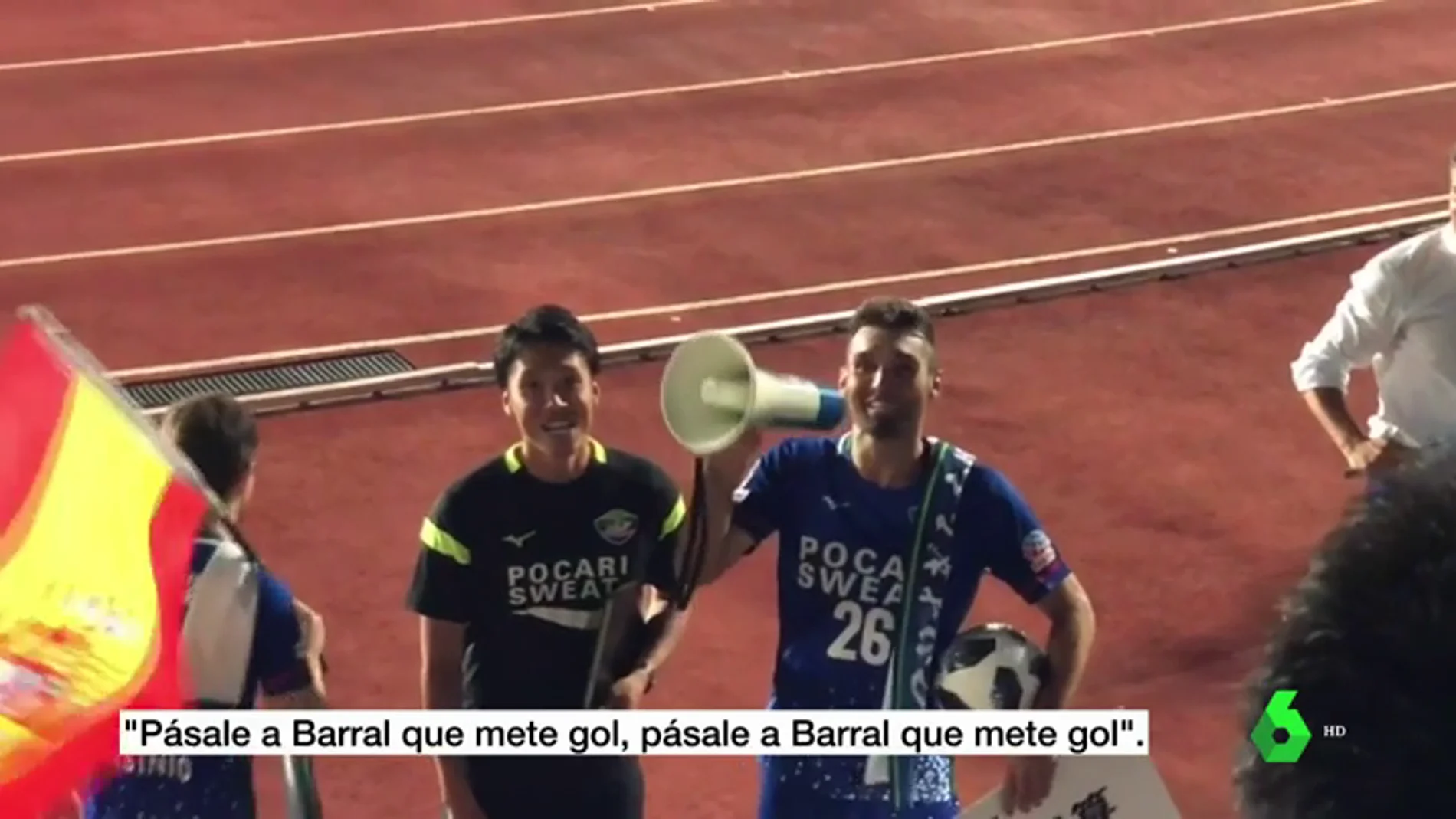 La afición del Tokushima japonés enloquece con los cuatro goles de David Barral: "¡Arigato gozaimasu!"