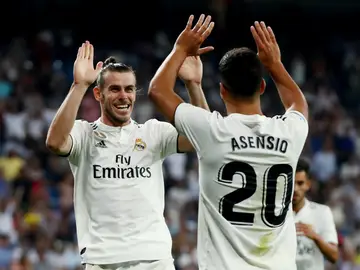 Asensio celebra con Bale el gol del galés ante el Getafe