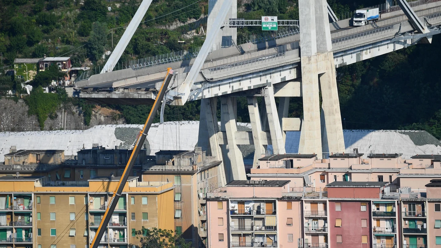 Vista general del puente Morandi en Génova Vista general del puente Morandi en Génova