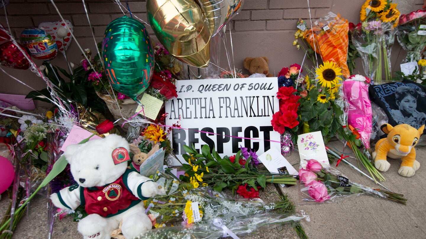 Muestras de cari&ntilde;o a la cantante Aretha Franklin en la iglesia de Detroit