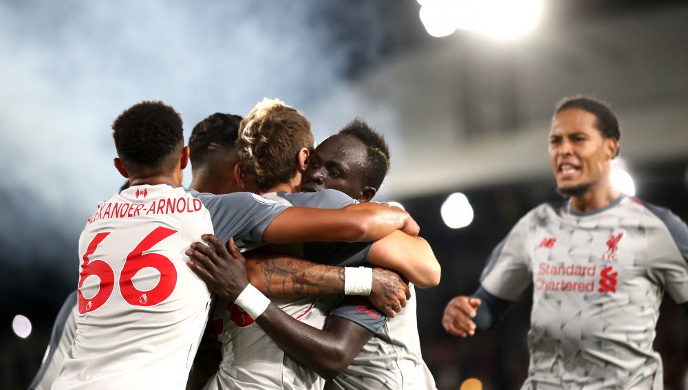 Los jugadores del Liverpool celebran el gol de Mané contra el Crystal Palace