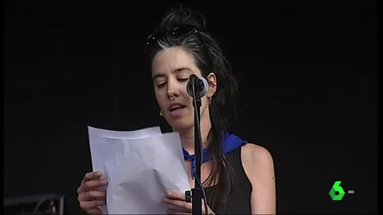 Imagen de una de las manifestantes en Bilbao para tras dos agresiones sexuales en el primer día de las fiestas de Bilbao Imagen de una de las manifestantes en Bilbao para tras dos agresiones sexuales en el primer día de las fiestas de Bilbao