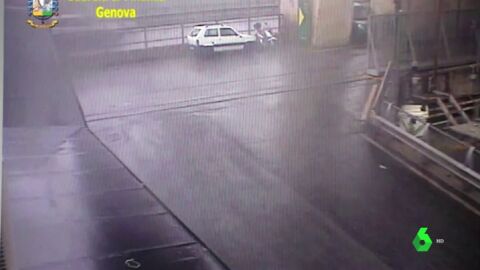 Nuevas im&aacute;genes del derrumbe del puente Morandi en G&eacute;nova: una persona se salva por segundos