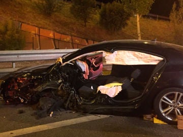 Imagen del vehículo del conductor kamikaze tras colisionar con varios vehículos Imagen del vehículo del conductor kamikaze tras colisionar con varios vehículos