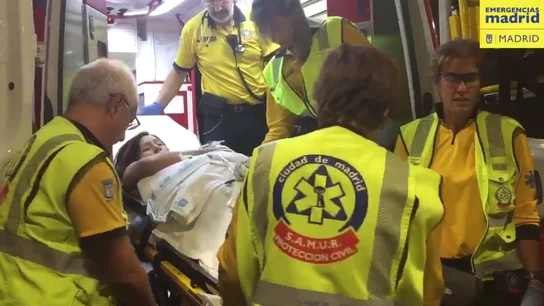 Samur atendiendo a una mujer que se puso de parto Samur atendiendo a una mujer que se puso de parto