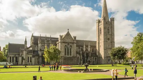 Parque de la Catedral de San Patricio Cosas extravagantes, únicas y extrañas que puedes hacer en Dublín, Irlanda