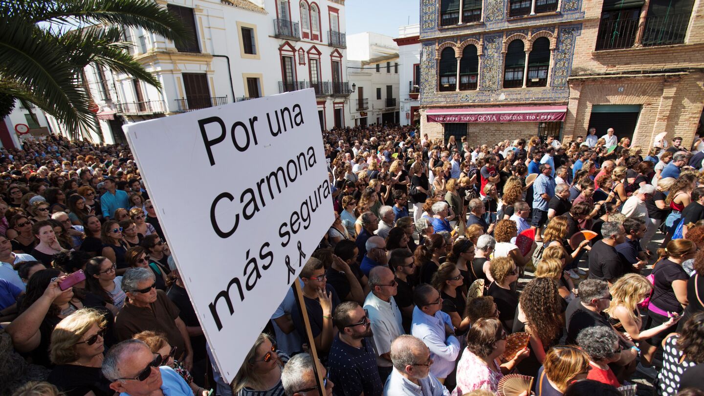 Concentraci&oacute;n convocada por la Asociaci&oacute;n de Comerciantes de Carmona (Sevilla)