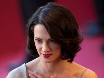 Asia Argento a su llegada al estreno de la película Zulu en el festival de Cannes (Francia), el 26 de mayo del 2013 Asia Argento a su llegada al estreno de la película Zulu en el festival de Cannes (Francia), el 26 de mayo del 2013