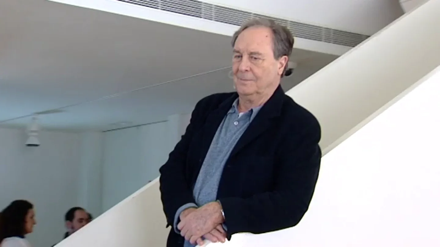 El escritor y periodista Vicente Verdú da nombre al Premio de Periodismo Vicente Verdú. El escritor y periodista Vicente Verdú da nombre al Premio de Periodismo Vicente Verdú.