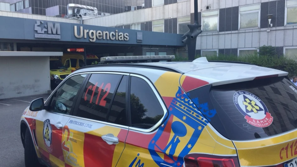 Vehículo del 112 Madrid en el Hospital de La Paz