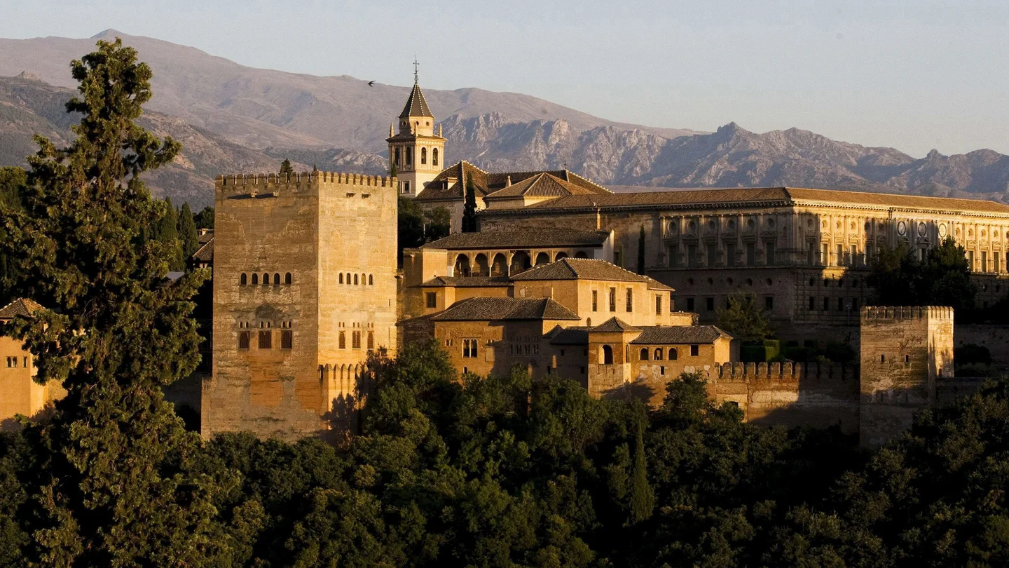 Vista panorámica de la Alhambra de Granada Vista panorámica de la Alhambra de Granada
