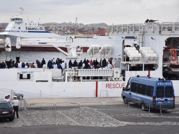 Varios migrantes permanecen a bordo del buque de los guardacostas Diciotti Varios migrantes permanecen a bordo del buque de los guardacostas Diciotti
