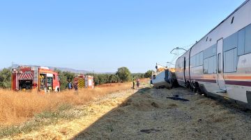 El tren arrolló al camión en un paso a nivel en Málaga