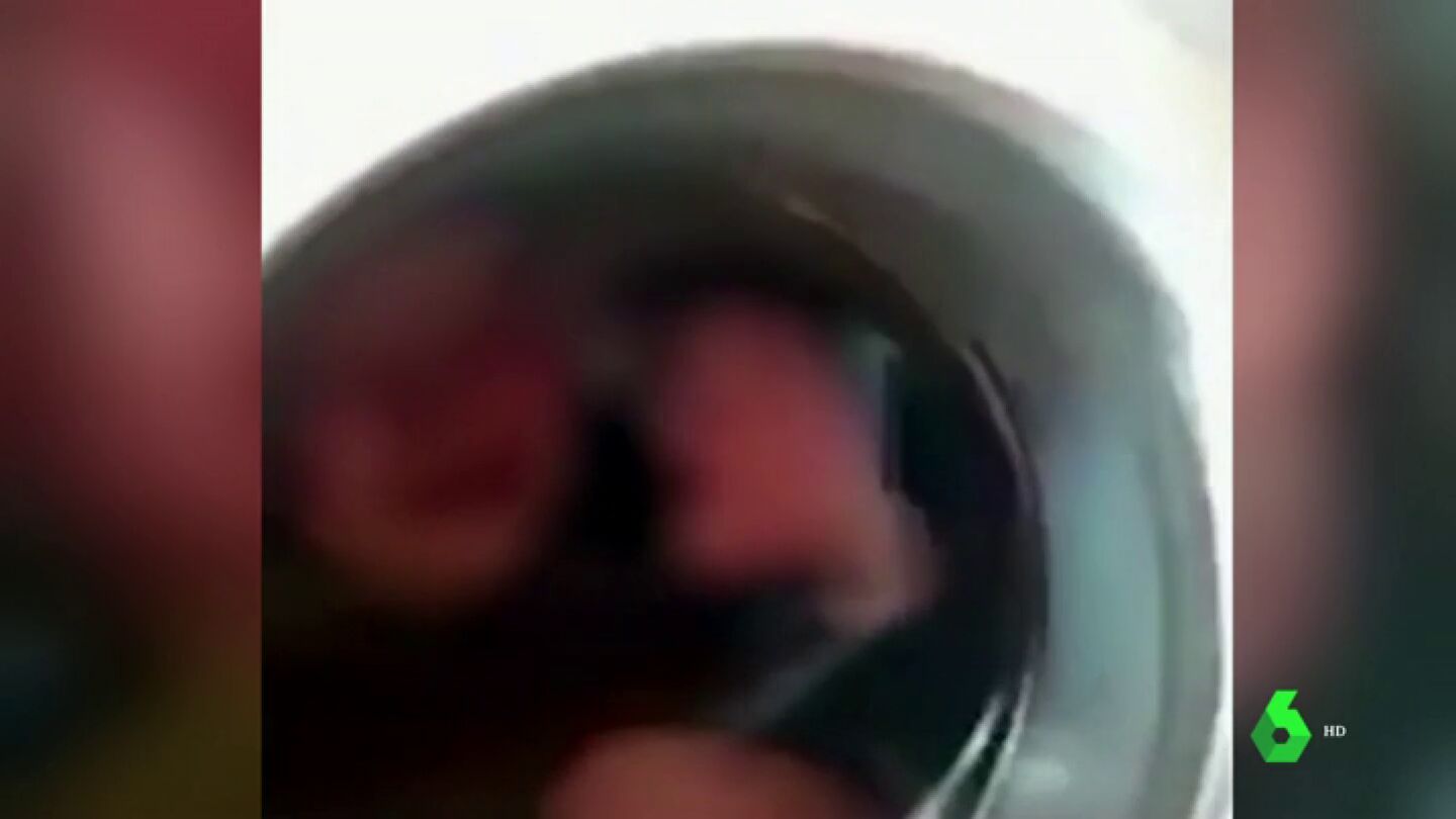 Dos hombres meten a un ni&ntilde;o en una lavadora y cuelgan el video en internet