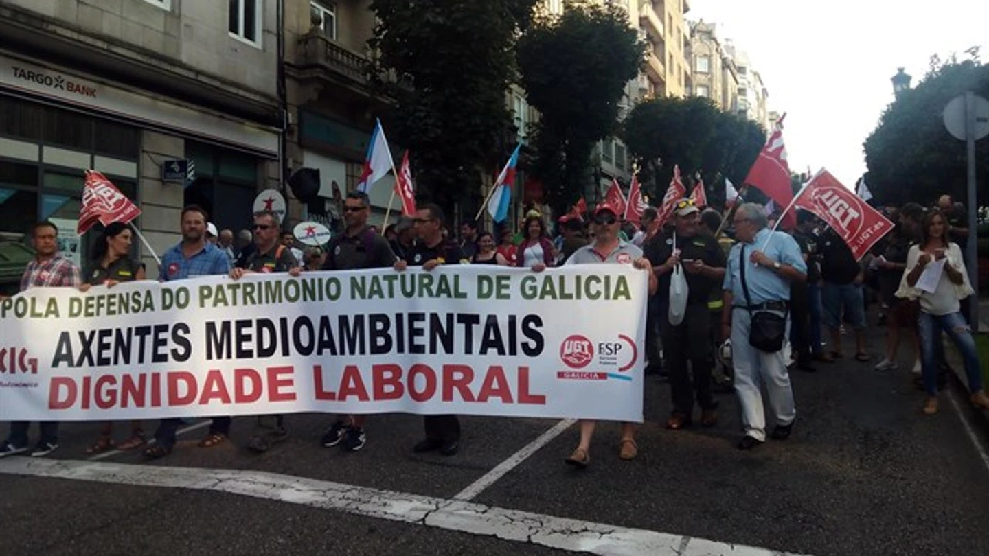 Cientos de agentes forestales se manifiestan en Vigo en demanda de "dignidad laboral" Cientos de agentes forestales se manifiestan en Vigo en demanda de "dignidad laboral"