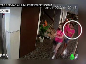 Salen a la luz imágenes relacionadas con la muerte de una turista escocesa en Benidorm: se precipitó al vacío desde el piso de cinco británicos Salen a la luz imágenes relacionadas con la muerte de una turista escocesa en Benidorm: se precipitó al vacío desde el piso de cinco británicos