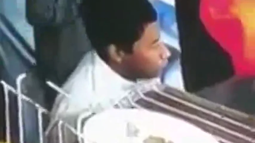 La reacción viral de un carterista tras ser cazado por una cámara La reacción viral de un carterista tras ser cazado por una cámara