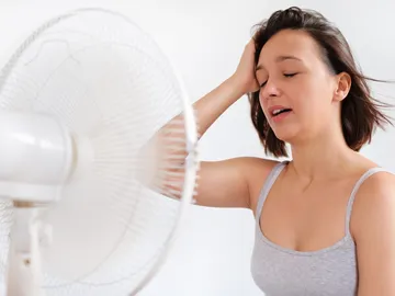 Mujer acalorada Mujer acalorada