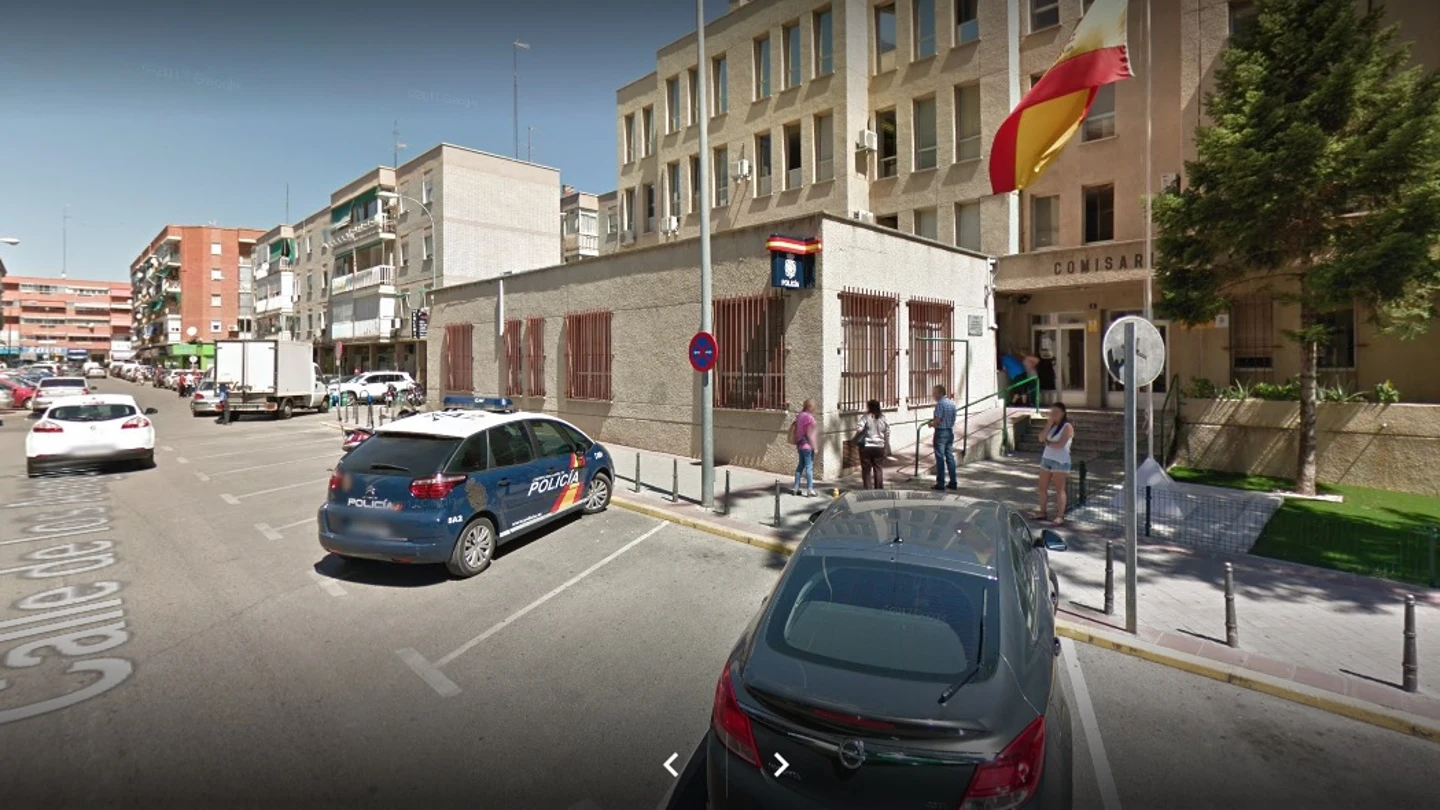 Entrada de la comisaría de Fuenlabrada Entrada de la comisaría de Fuenlabrada