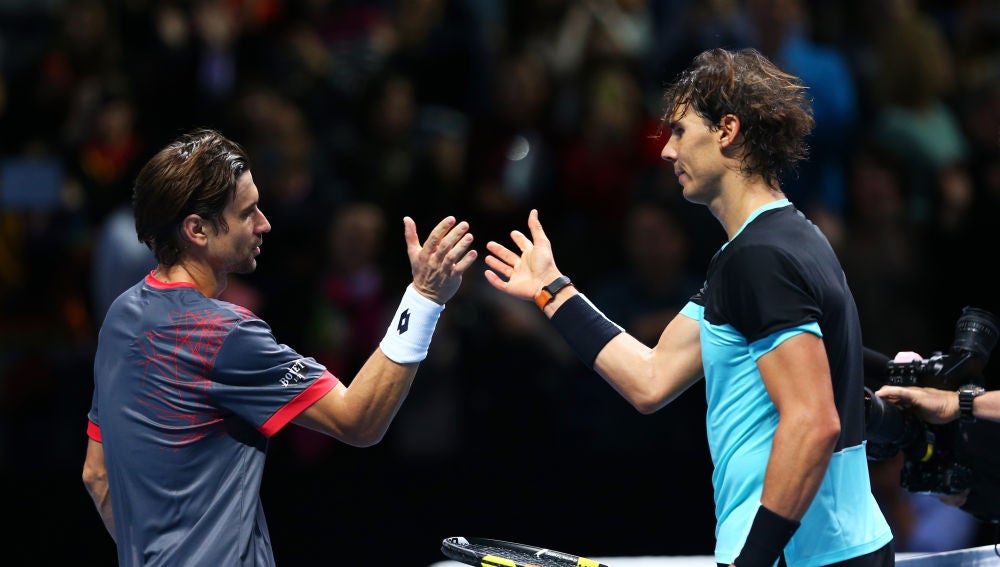 Ferrer y Nadal se saludan tras un partido