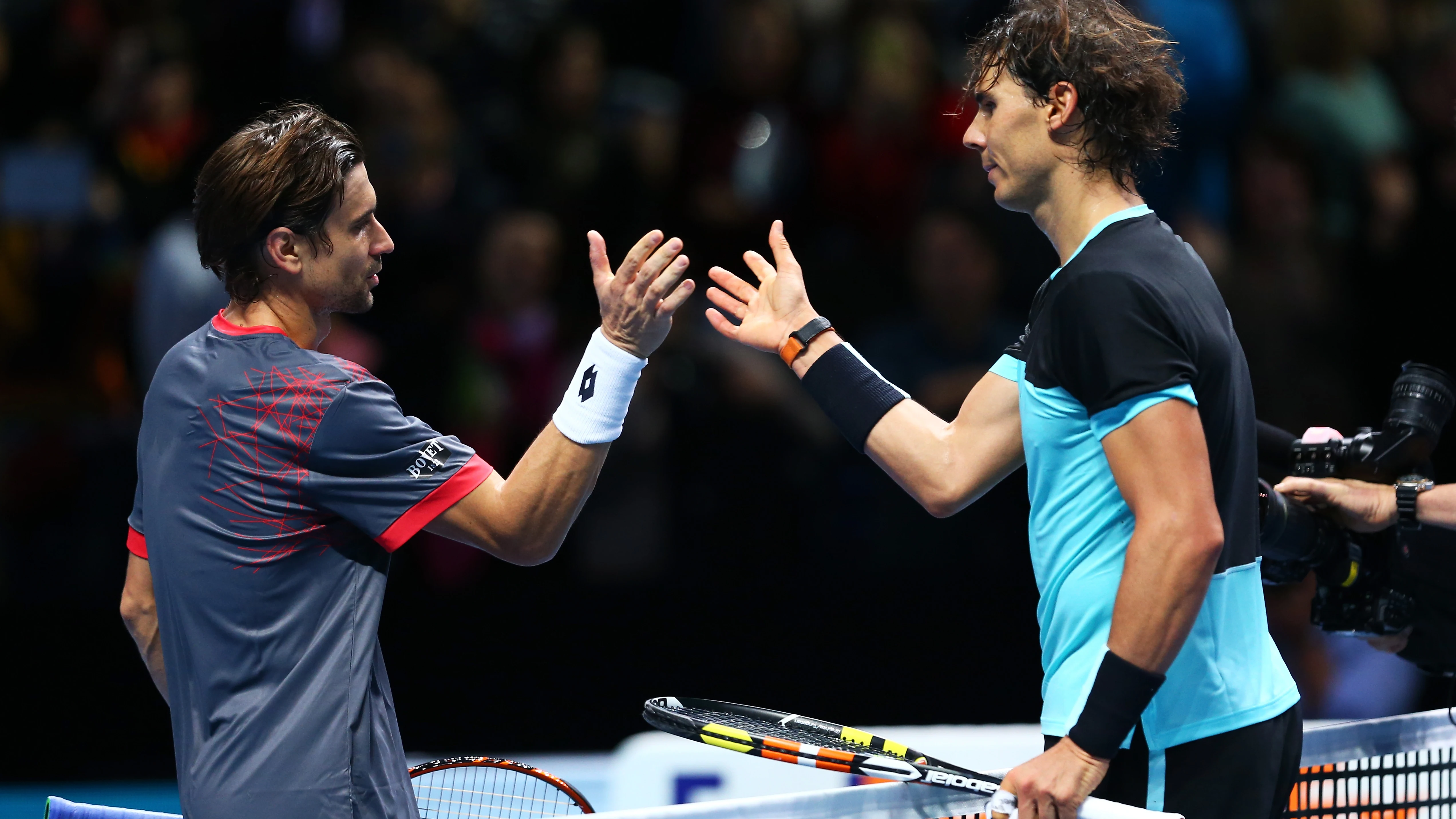 Ferrer y Nadal se saludan tras un partido