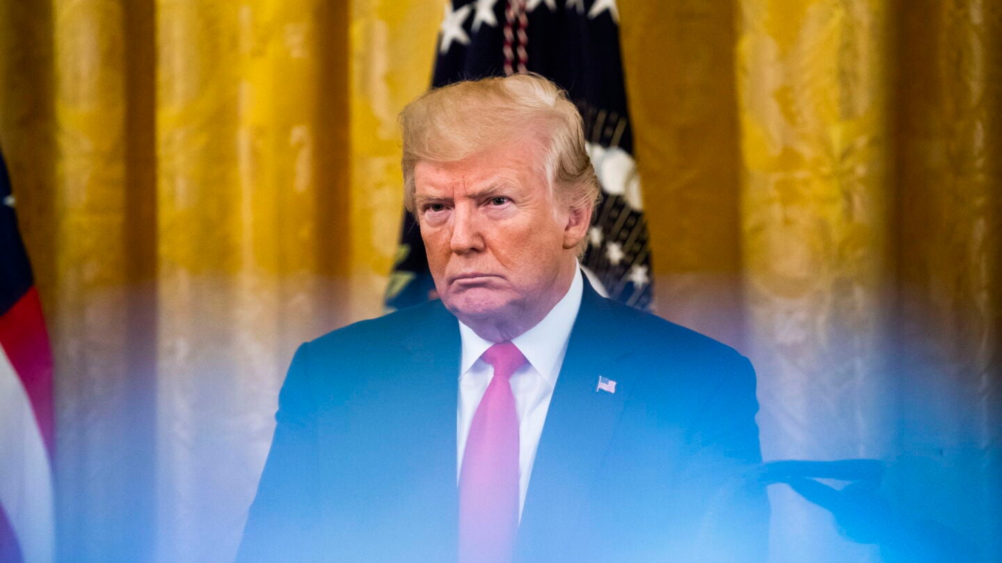 Trump afirma que si se le abre un juicio pol&iacute;tico "los mercados se hundir&iacute;an"