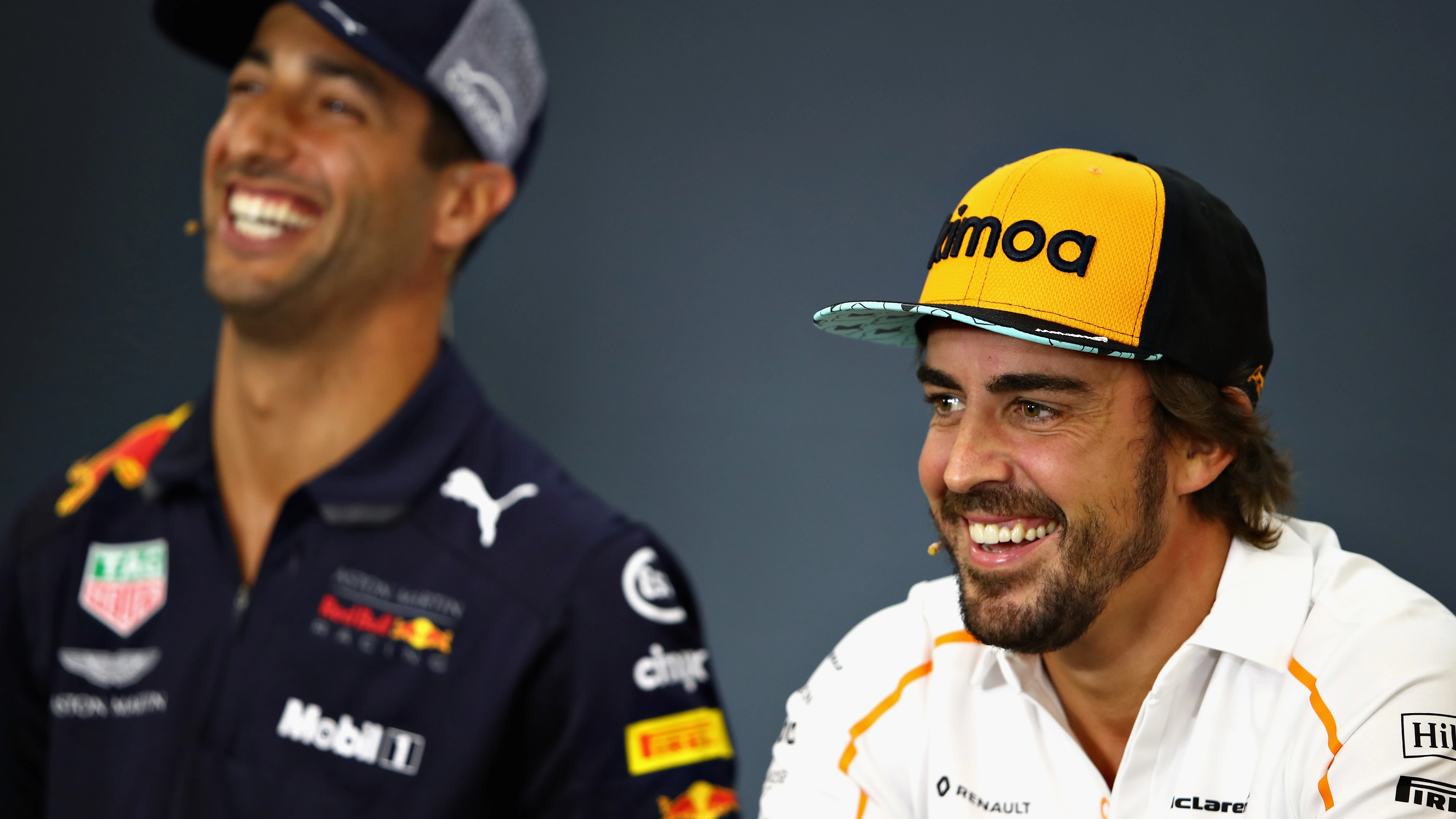 Fernando Alonso, junto a Ricciardo en sala de prensa