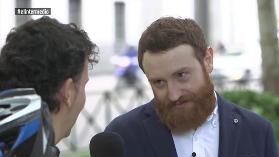 Manuel Burque entrevistó a un ciclonudista Manuel Burque entrevistó a un ciclonudista