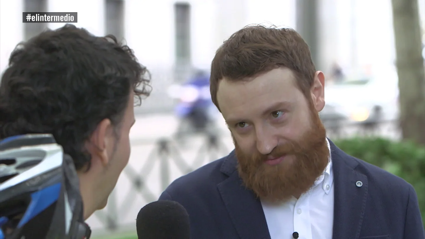 Manuel Burque entrevistó a un ciclonudista Manuel Burque entrevistó a un ciclonudista