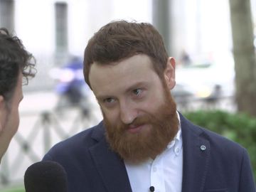 Manuel Burque entrevistó a un ciclonudista Manuel Burque entrevistó a un ciclonudista