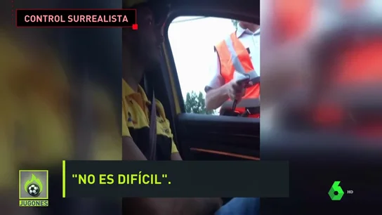 El surrealista control de alcoholemia a Carlos Sainz a la salida del circuito de Spa El surrealista control de alcoholemia a Carlos Sainz a la salida del circuito de Spa
