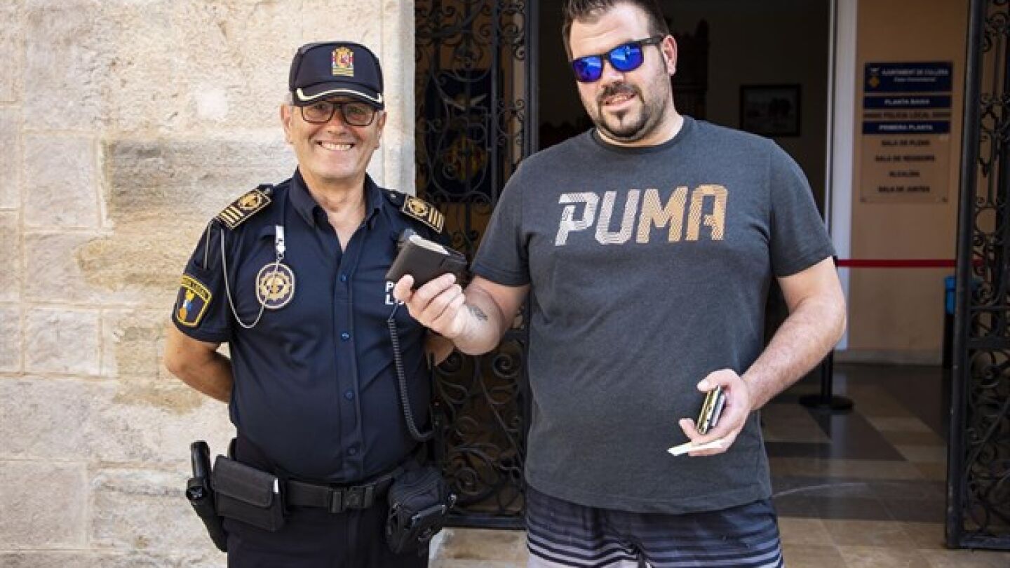 Recupera su cartera con 760 euros gracias a una vecina