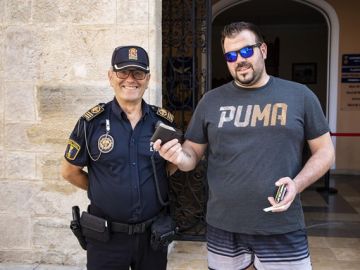 Recupera su cartera con 760 euros gracias a una vecina Recupera su cartera con 760 euros gracias a una vecina