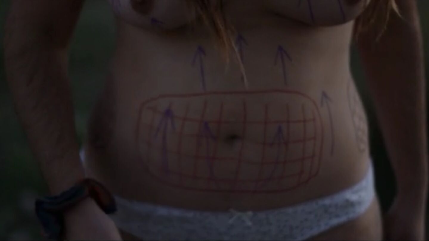 Una escena del video 'Miedo'
