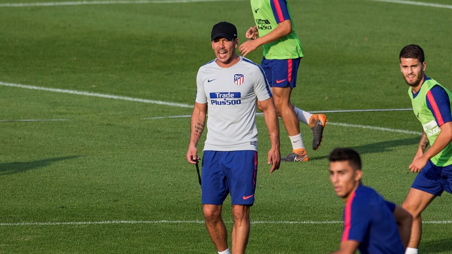 Simeone, durante el entrenamiento del Atl&eacute;tico de Madrid