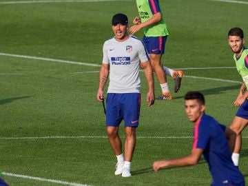 Simeone, durante el entrenamiento del Atlético de Madrid Simeone, durante el entrenamiento del Atlético de Madrid