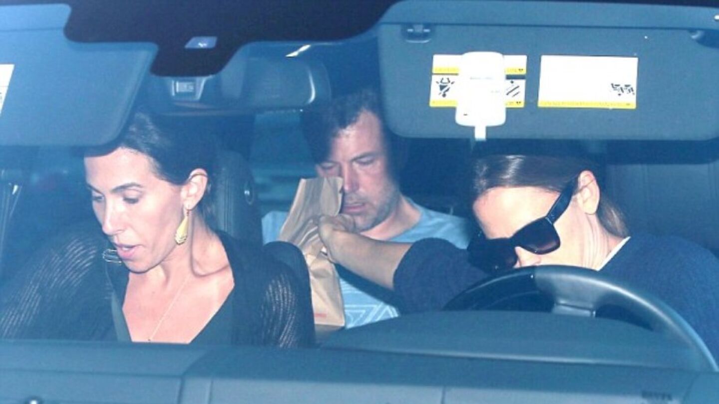 Ben Affleck durante el trayecto al centro de desintoxicaci&oacute;n 