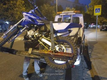 Moto sin frenos, sin retrovisores y sin velocímetro que conducía por Sevilla Moto sin frenos, sin retrovisores y sin velocímetro que conducía por Sevilla