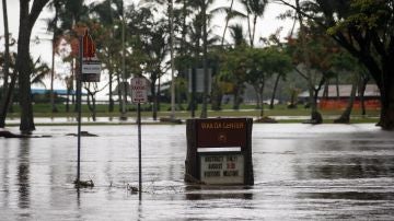 'Lane' se degrada a tormenta tropical aunque sigue dejando fuertes lluvias