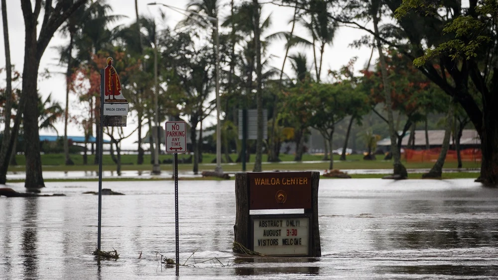 'Lane' se degrada a tormenta tropical aunque sigue dejando fuertes lluvias