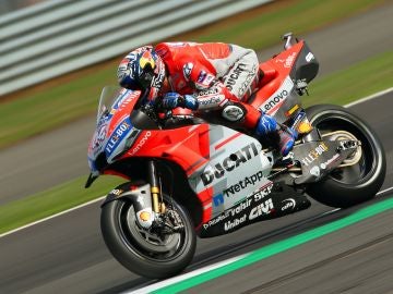 Lorenzo logra la pole