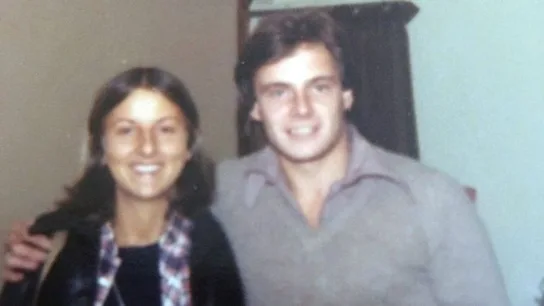 Chris Farmer y su novia Peta Frampton Chris Farmer y su novia Peta Frampton