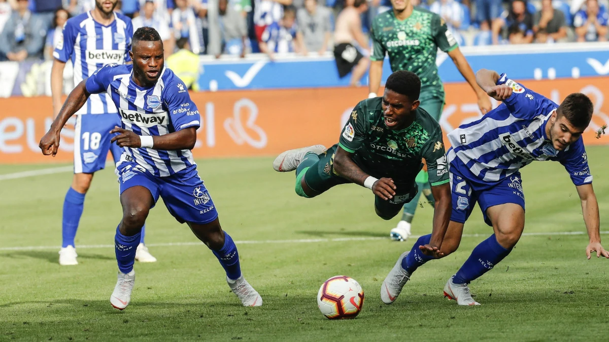 Junior, ante Wakaso y Aguirreabiria