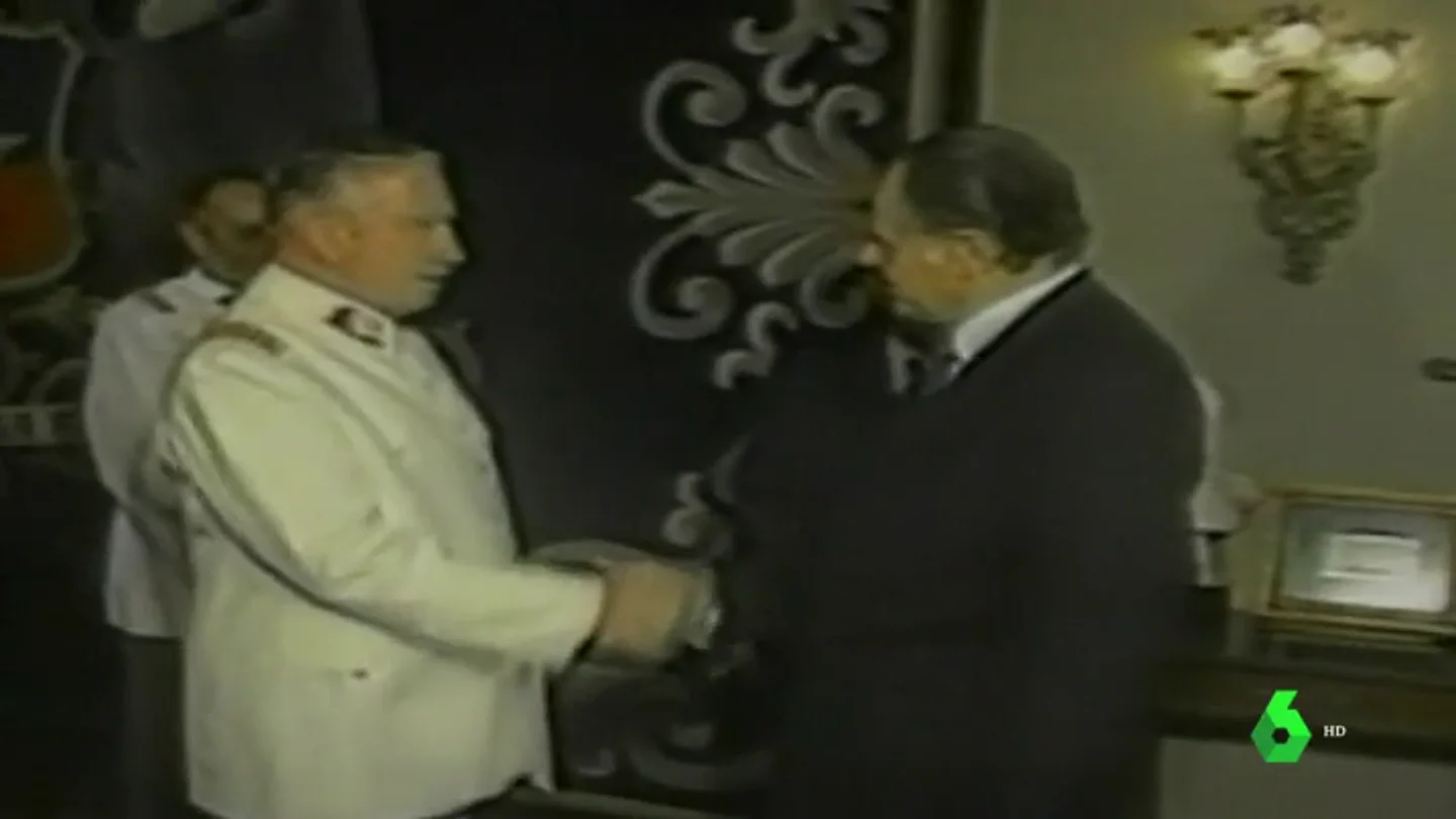 Ordenan decomisar 1,3 millones de euros que Pinochet se llevo de los fondos reservados Ordenan decomisar 1,3 millones de euros que Pinochet se llevo de los fondos reservados