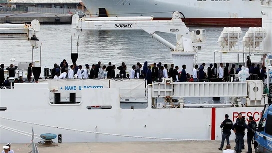 En la imagen el desembarco de los migrantes en el puerto de Catania En la imagen el desembarco de los migrantes en el puerto de Catania