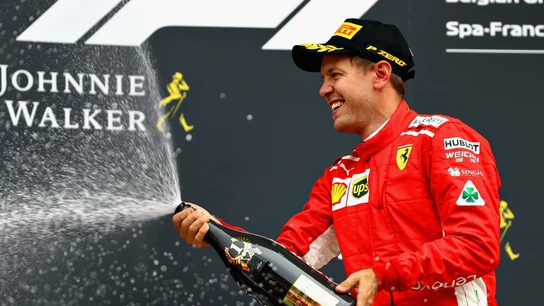 Vettel celebra la victoria en Spa Vettel celebra la victoria en Spa